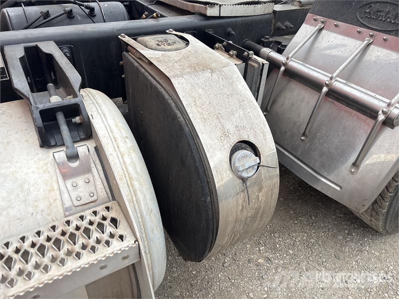 Peterbilt 384 Autotractoare