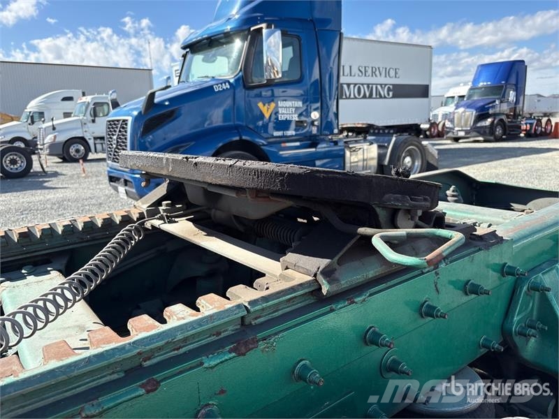 Peterbilt 384 Tractor Units