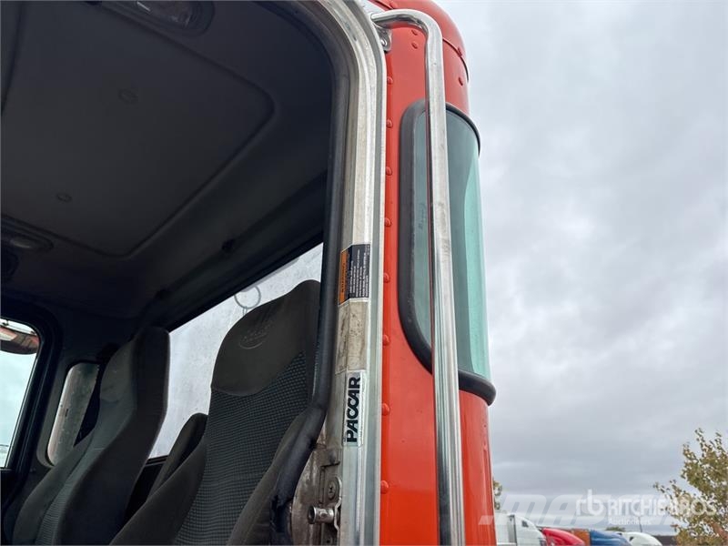 Peterbilt 384 Autotractoare