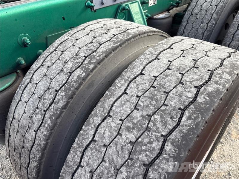 Peterbilt 384 Tractor Units