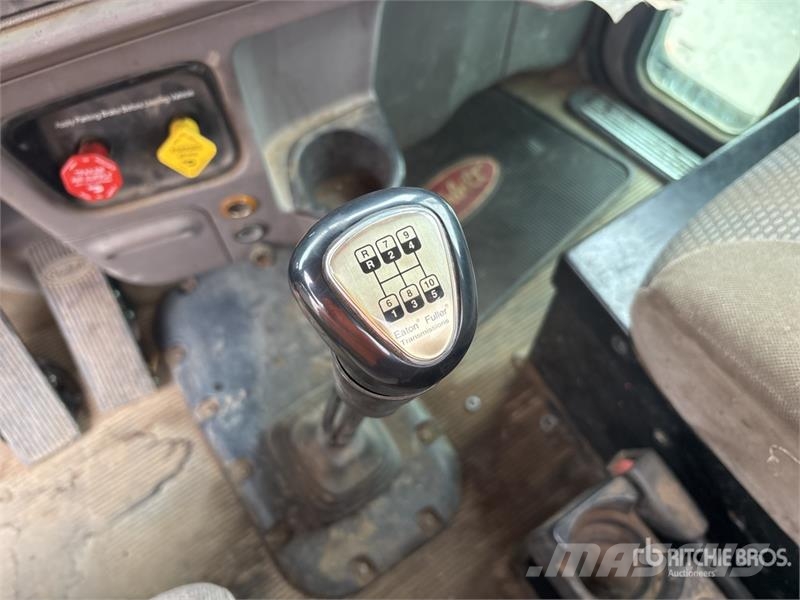 Peterbilt 384 Autotractoare