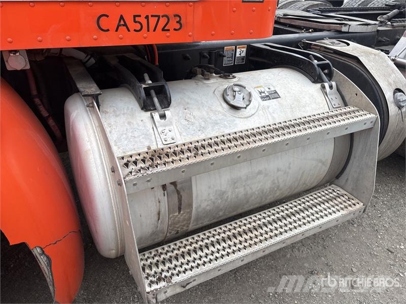 Peterbilt 384 Autotractoare