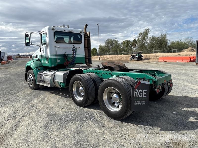 Peterbilt 384 Tegljači