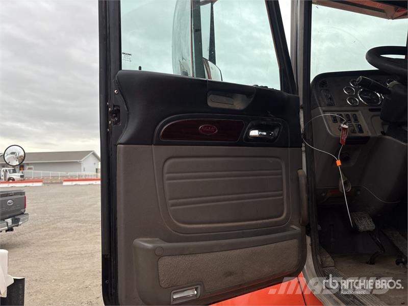 Peterbilt 384 Autotractoare