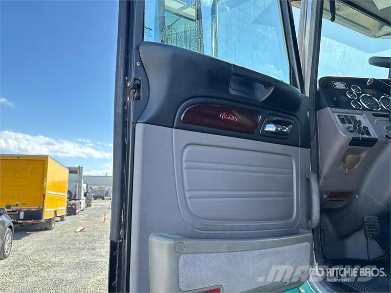 Peterbilt 384 Tractor Units