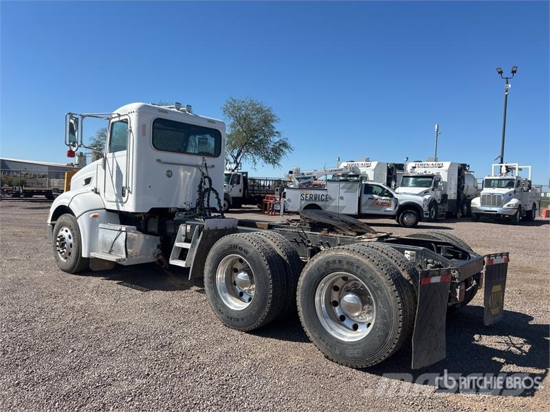 Peterbilt 384 Vlačilci