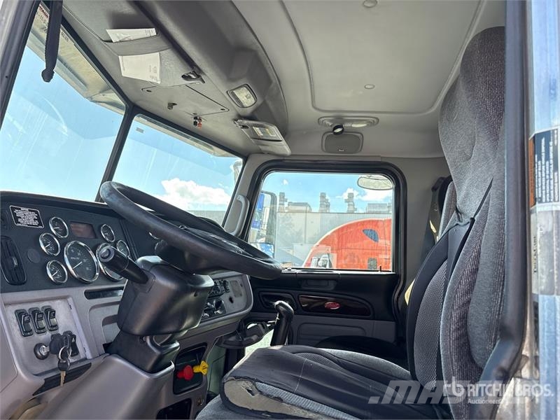 Peterbilt 384 Tractor Units