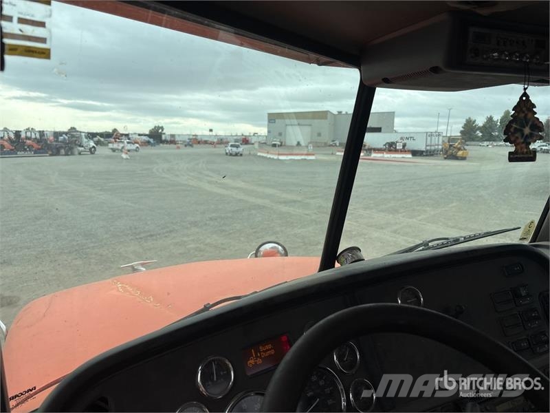 Peterbilt 384 Autotractoare