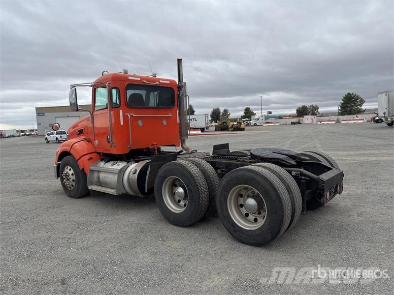 Peterbilt 384 Autotractoare