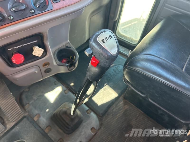 Peterbilt 384 Vlačilci