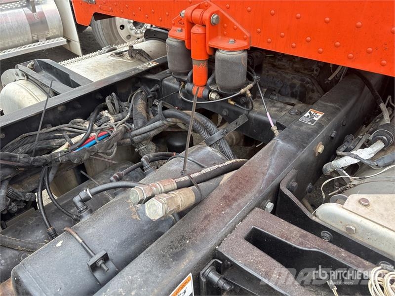Peterbilt 384 Autotractoare
