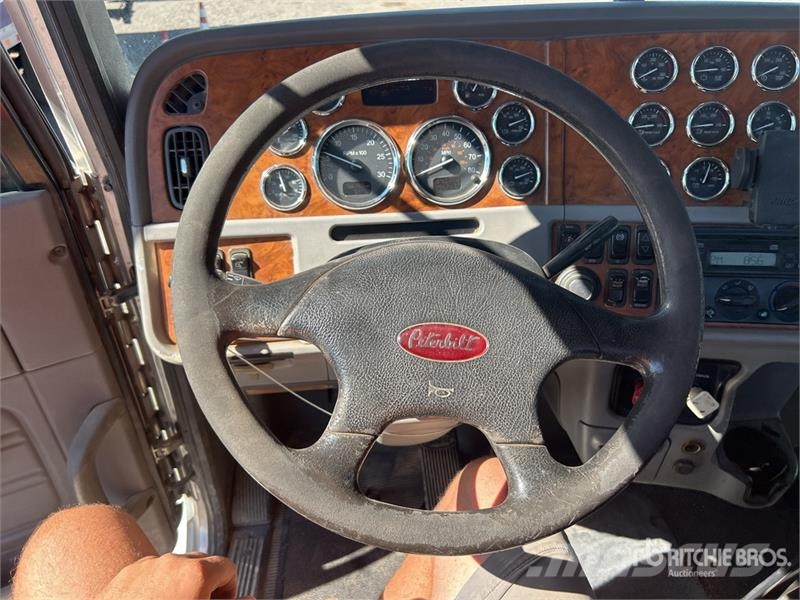 Peterbilt 384 Vlačilci