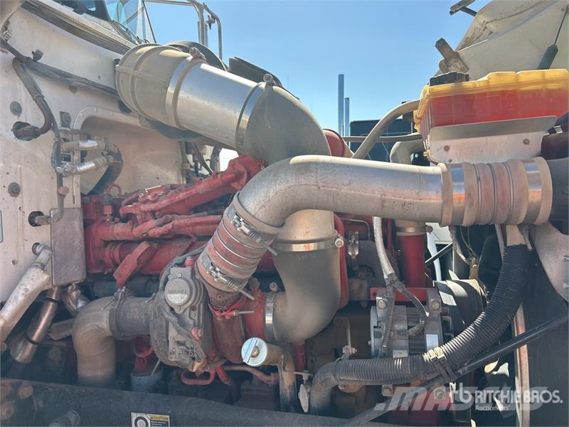 Peterbilt 384 Vlačilci