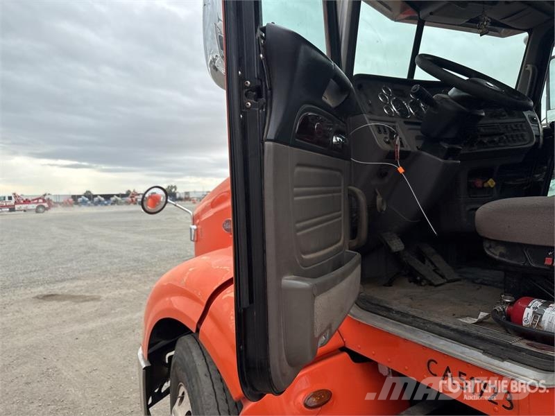 Peterbilt 384 Autotractoare