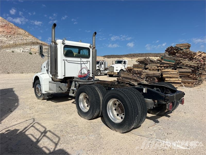 Peterbilt 385 中古トラクターヘッド | トレーラーヘッド