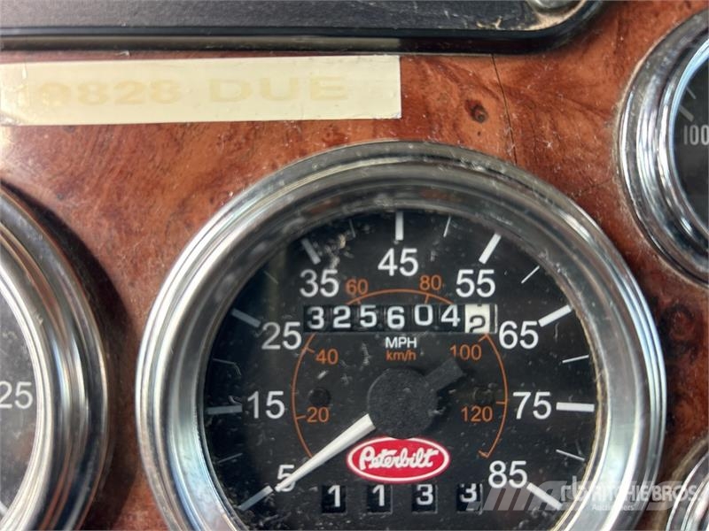 Peterbilt 385 中古トラクターヘッド | トレーラーヘッド