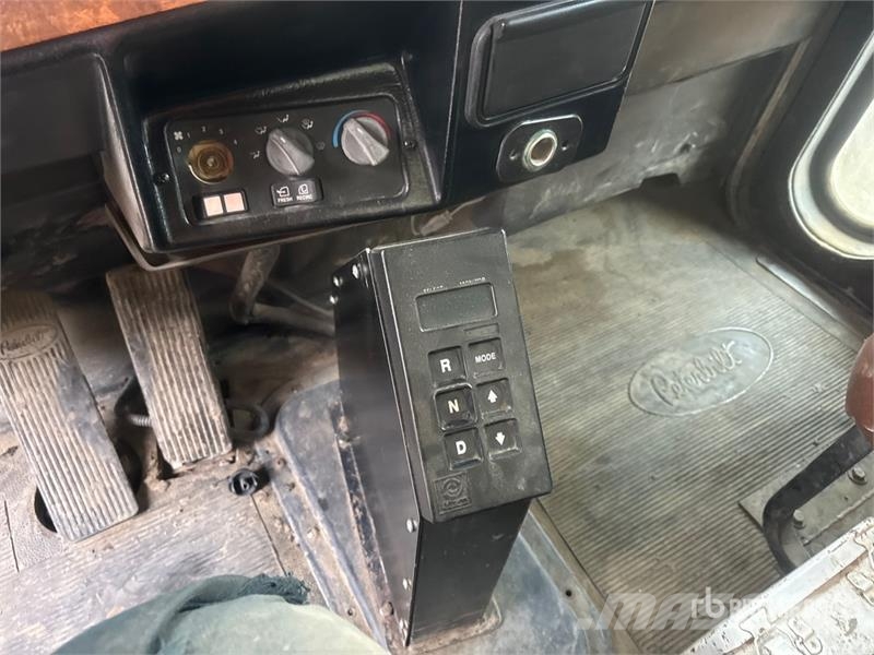 Peterbilt 385 8x4 Tri/A Dump Truck Kiper tovornjaki