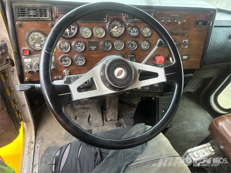 Peterbilt 385 8x4 Tri/A Dump Truck Kiper tovornjaki