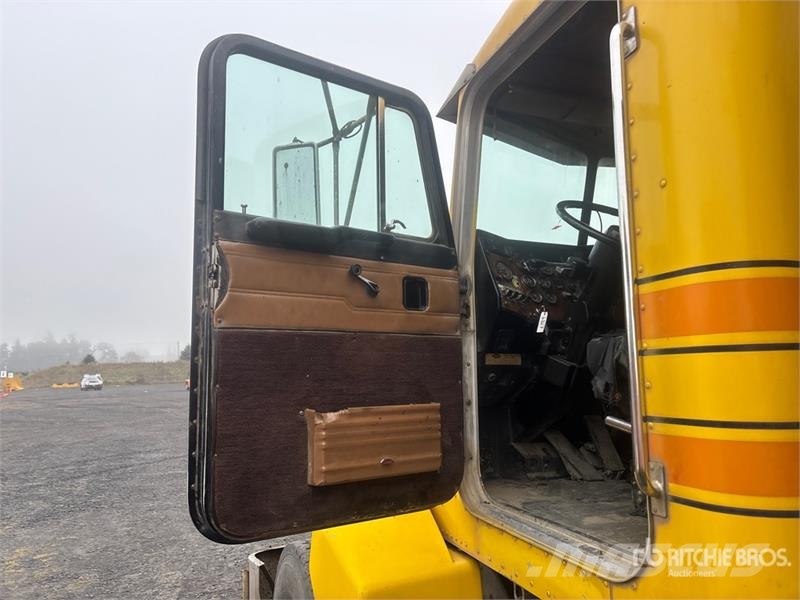 Peterbilt 385 8x4 Tri/A Dump Truck Kiper tovornjaki
