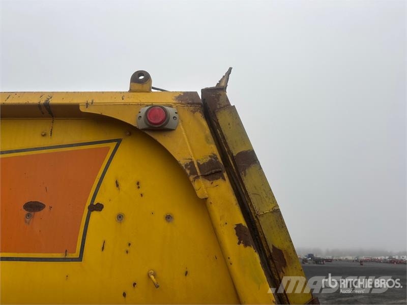Peterbilt 385 8x4 Tri/A Dump Truck Kiper tovornjaki