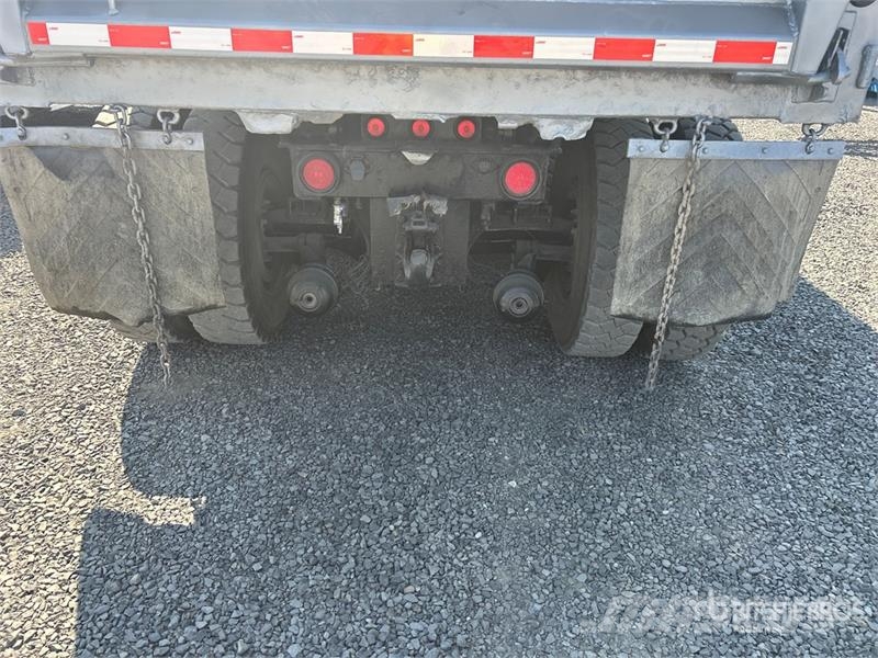Peterbilt 385 8x4 Tri/A Dump Truck Самоскиди