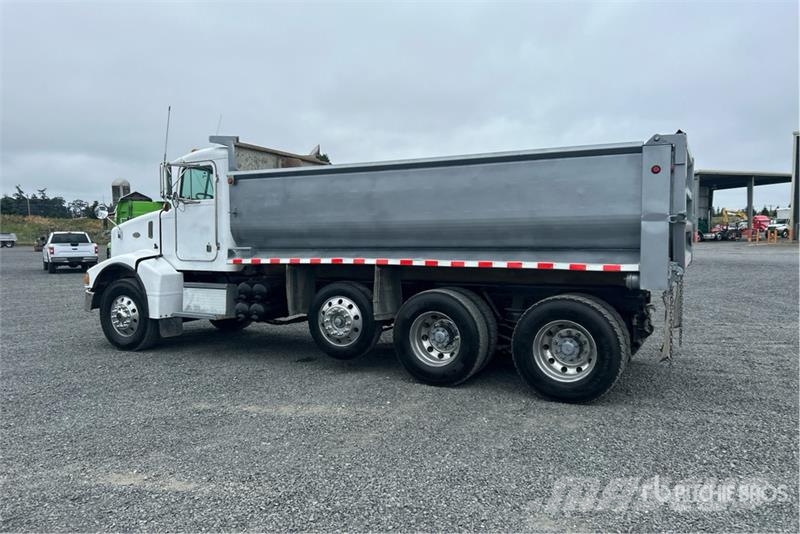 Peterbilt 385 8x4 Tri/A Dump Truck Самоскиди