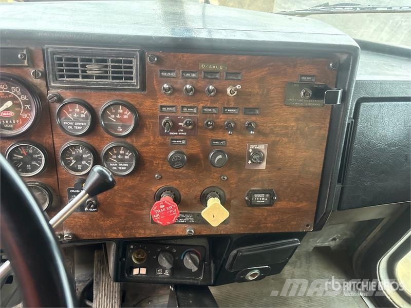 Peterbilt 385 8x4 Tri/A Dump Truck Kiper tovornjaki