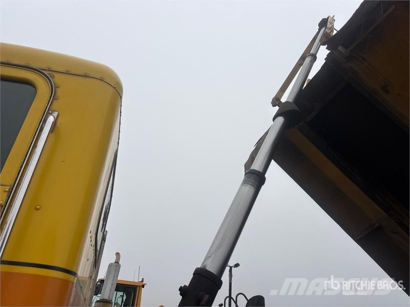 Peterbilt 385 8x4 Tri/A Dump Truck Kiper tovornjaki