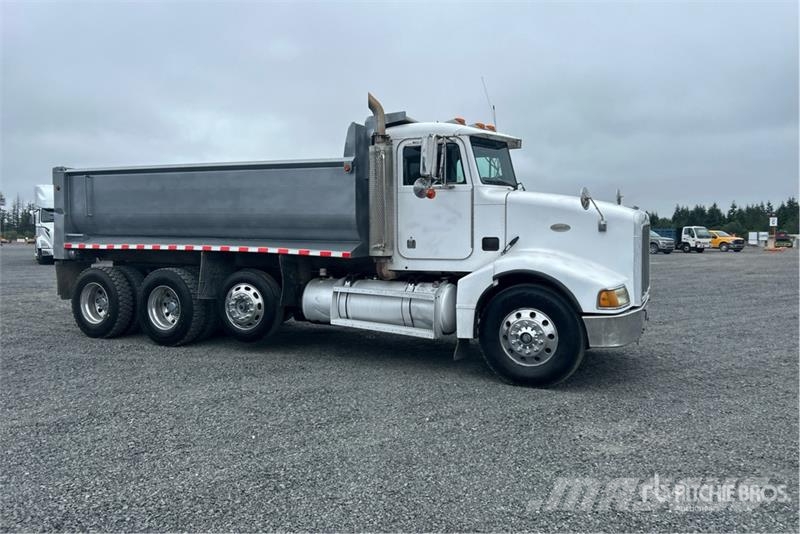 Peterbilt 385 8x4 Tri/A Dump Truck Самоскиди
