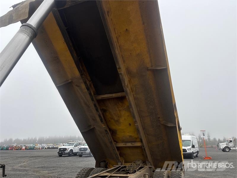 Peterbilt 385 8x4 Tri/A Dump Truck Kiper tovornjaki