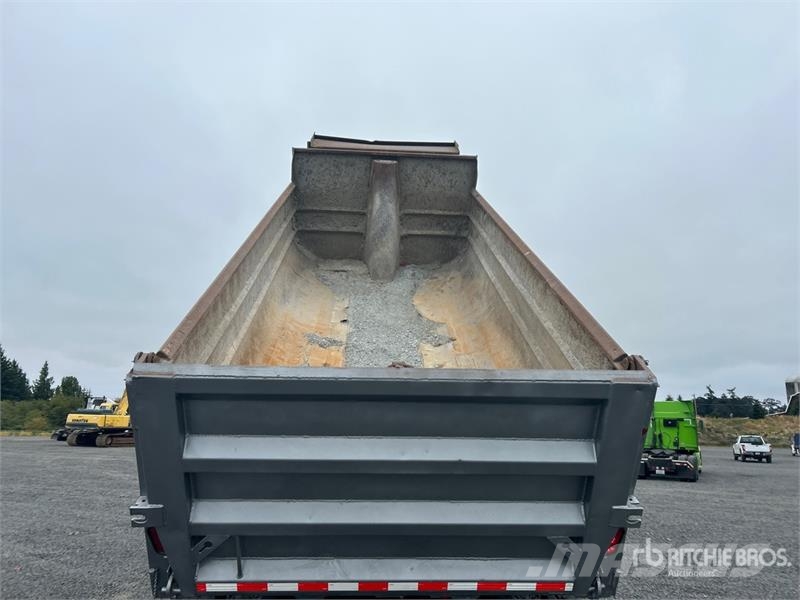 Peterbilt 385 8x4 Tri/A Dump Truck Самоскиди