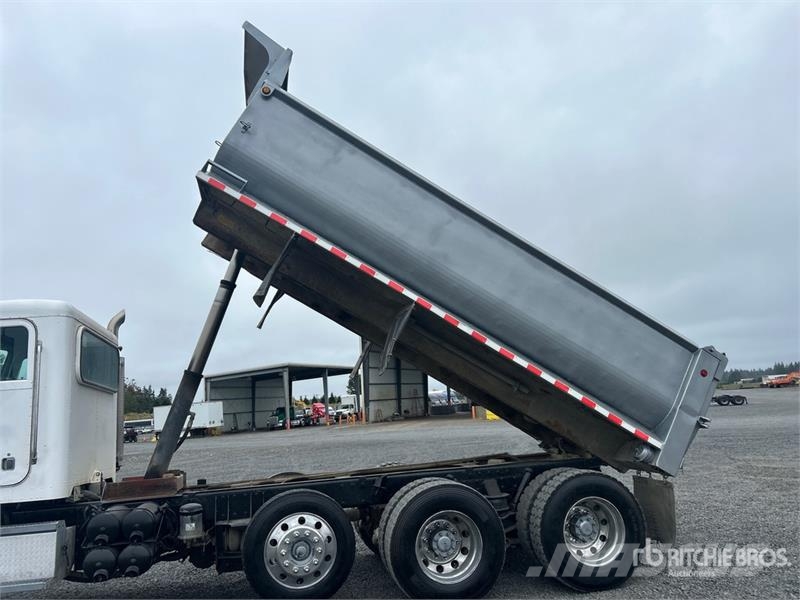 Peterbilt 385 8x4 Tri/A Dump Truck Самоскиди