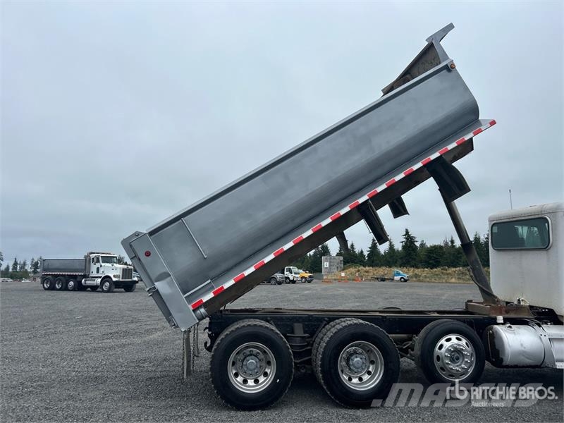 Peterbilt 385 8x4 Tri/A Dump Truck Самоскиди