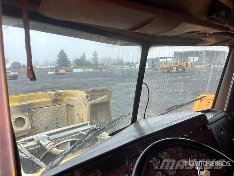 Peterbilt 385 8x4 Tri/A Dump Truck Kiper tovornjaki