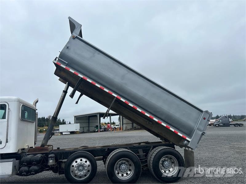 Peterbilt 385 8x4 Tri/A Dump Truck Самоскиди