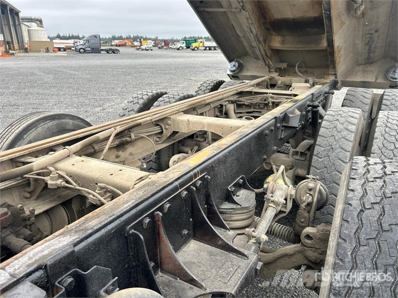 Peterbilt 385 8x4 Tri/A Dump Truck Самоскиди