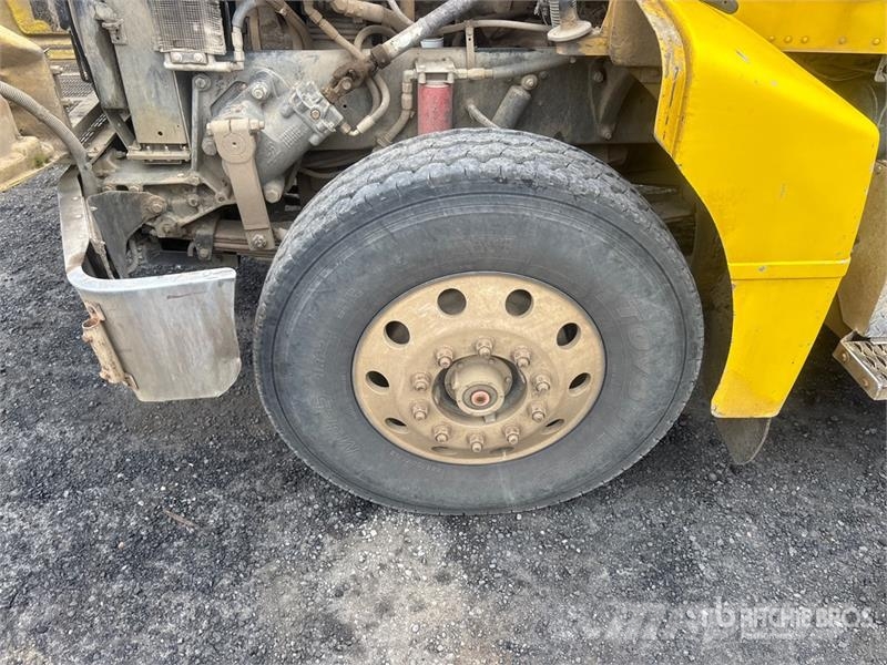 Peterbilt 385 8x4 Tri/A Dump Truck Kiper tovornjaki