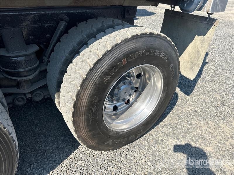 Peterbilt 385 8x4 Tri/A Dump Truck Самоскиди