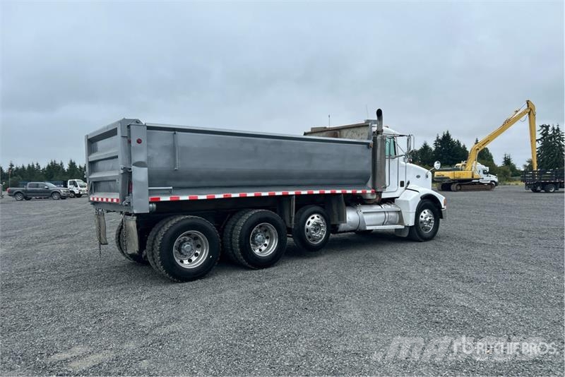 Peterbilt 385 8x4 Tri/A Dump Truck Самоскиди