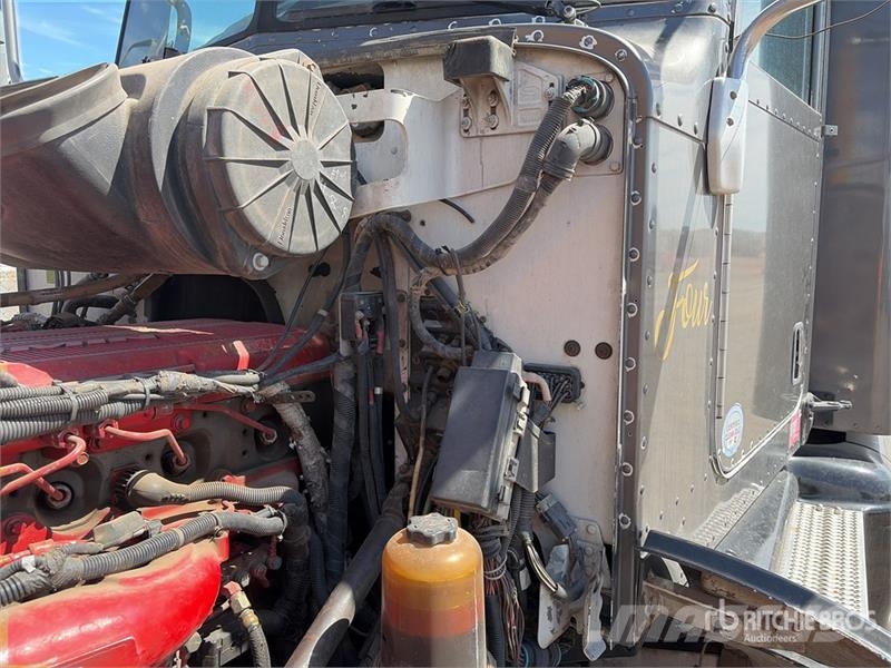 Peterbilt 386 Sadulveokid