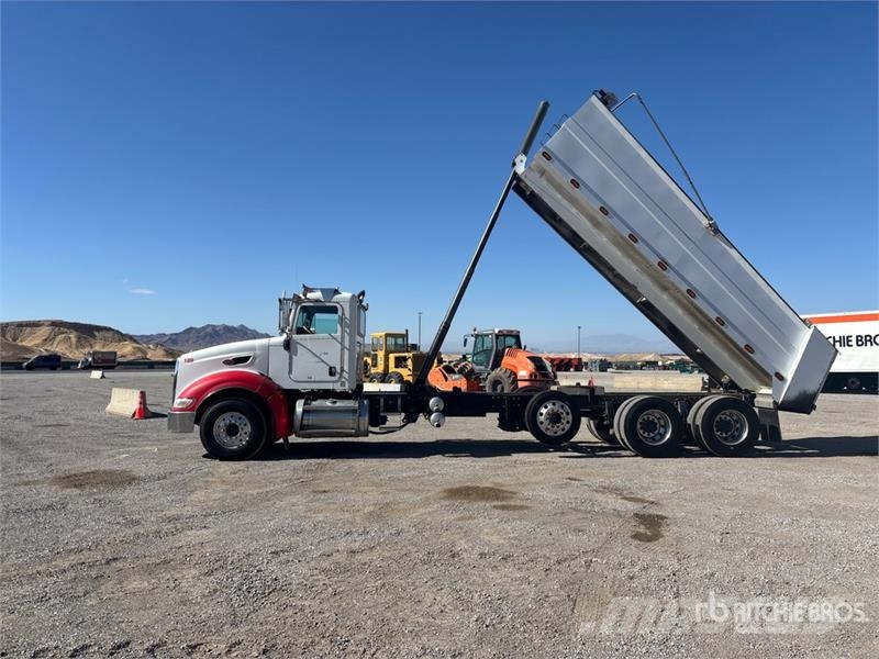 Peterbilt 386 8x4 Tri/A Dump Truck Tippbil