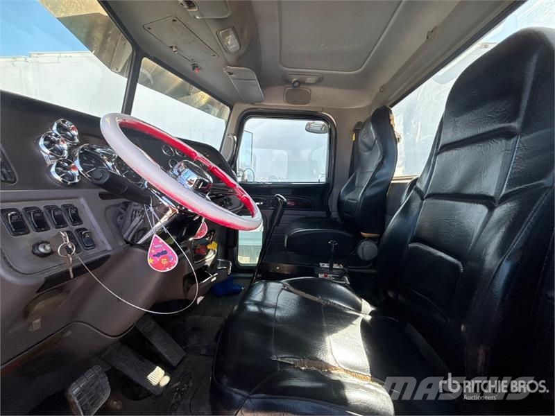 Peterbilt 386 8x4 Tri/A Dump Truck Tippbil