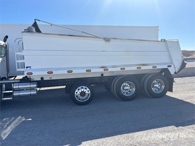 Peterbilt 386 8x4 Tri/A Dump Truck Tippbil