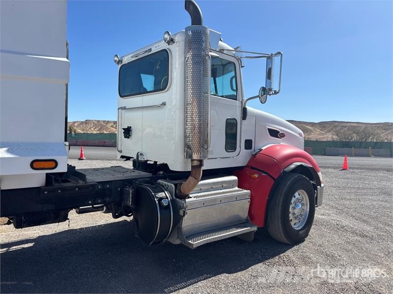 Peterbilt 386 8x4 Tri/A Dump Truck Tippbil