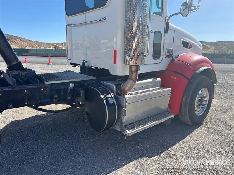 Peterbilt 386 8x4 Tri/A Dump Truck Tippbil