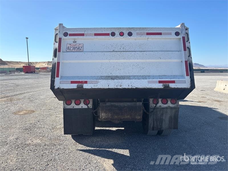 Peterbilt 386 8x4 Tri/A Dump Truck Tippbil