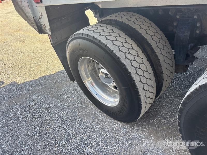Peterbilt 386 8x4 Tri/A Dump Truck Tippbil