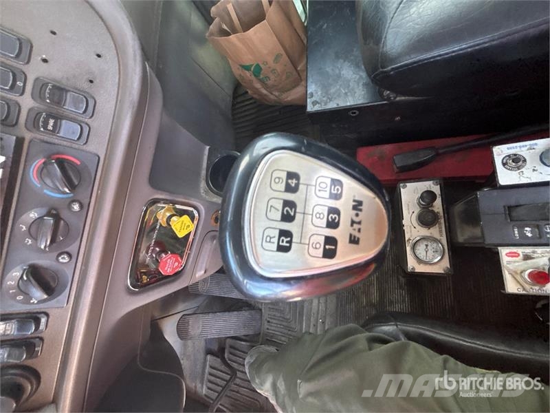 Peterbilt 386 8x4 Tri/A Dump Truck Tippbil