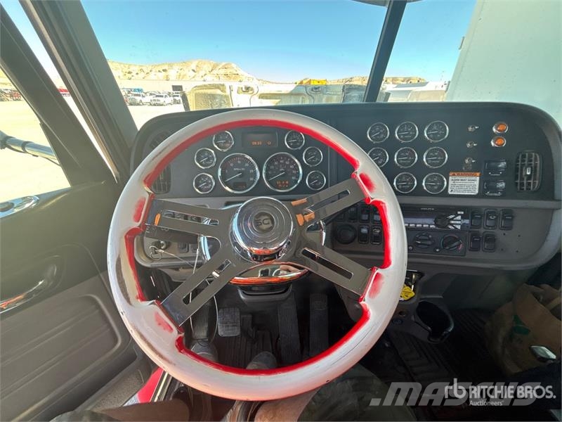 Peterbilt 386 8x4 Tri/A Dump Truck Tippbil