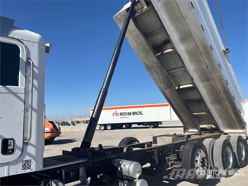 Peterbilt 386 8x4 Tri/A Dump Truck Tippbil